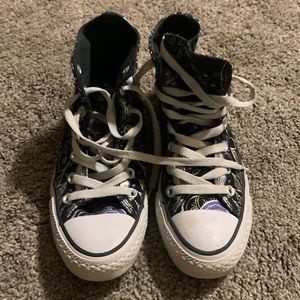 Girls Converse All Stars Size 4